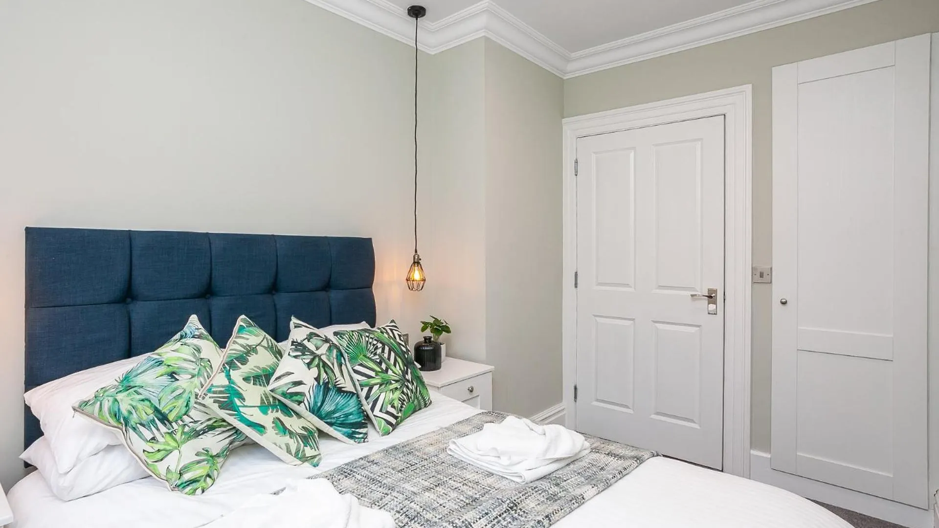 5 Star - The Ulsterville Residences - Free On-Site Parking Belfast
