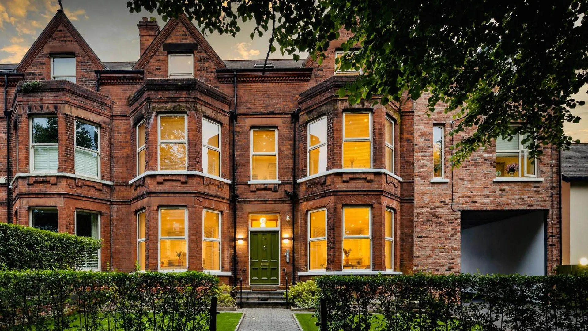 5 Star - The Ulsterville Residences - Free On-Site Parking Belfast